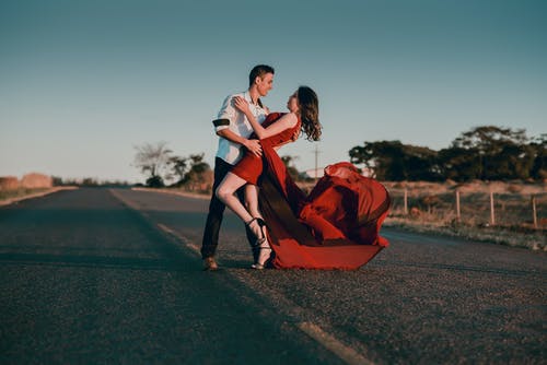 In April 2025, 4 zodiac signs will be lucky enough to kiss