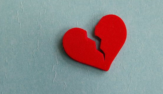 4 Zodiacs Who Love To Be Heartbroken
