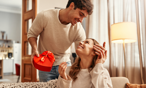 In April to May 2025, 5 zodiac signs could unexpectedly fall in love with someone else.
